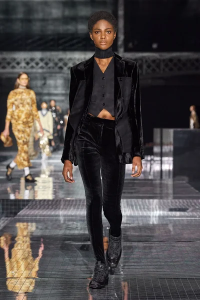 Look 99